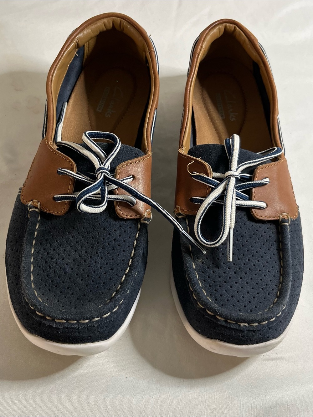 Clarks Navy and Brown Women’s Boat Shoes with Contrast Laces - Picture 2 of 12